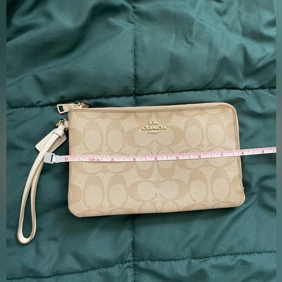 Coach Double Corner Zip Wristlet NWOT in Beige - Picture 13 of 16